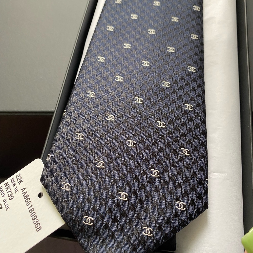 Brand new Chanel 22K tie RARE